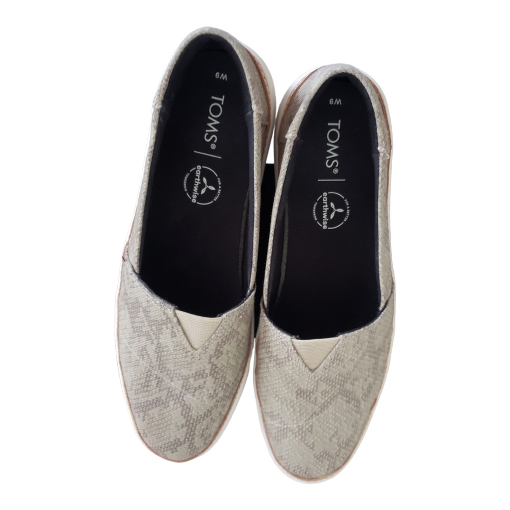 Tom’s , NWOT Parker slip on sneakers size 9  Neutral